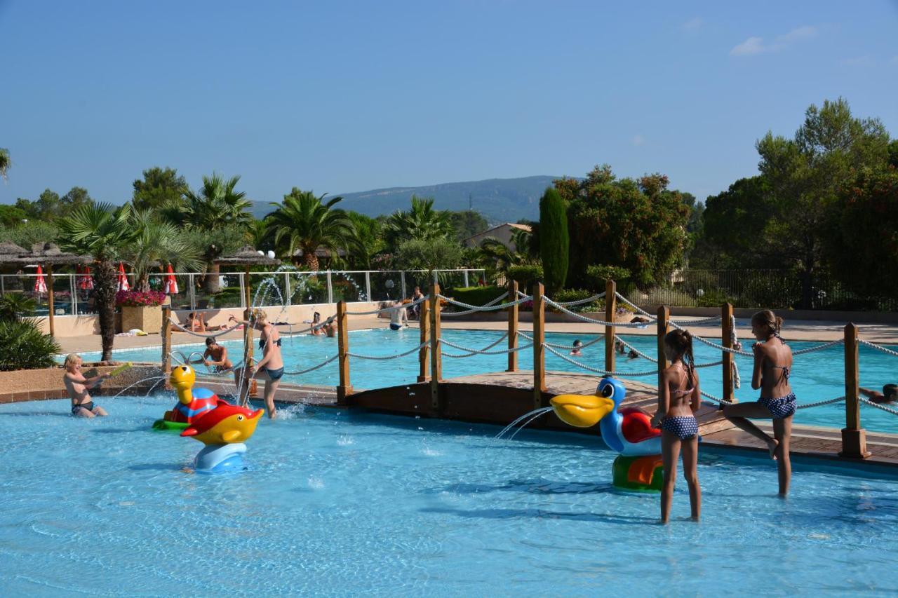 3 Bedroom Chalets Camping Lei Suves - Joycasa Roquebrune-sur Argens Exteriér fotografie
