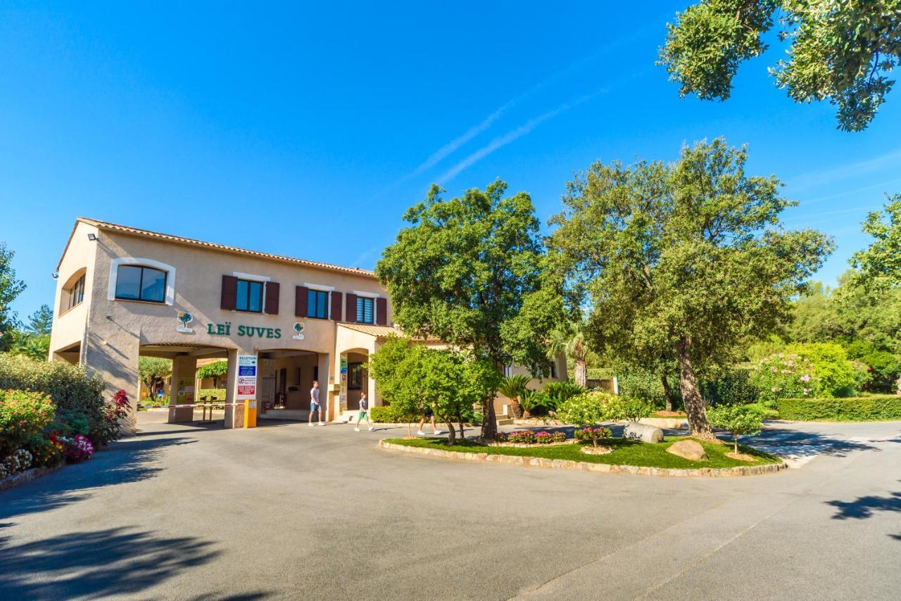 3 Bedroom Chalets Camping Lei Suves - Joycasa Roquebrune-sur Argens Exteriér fotografie