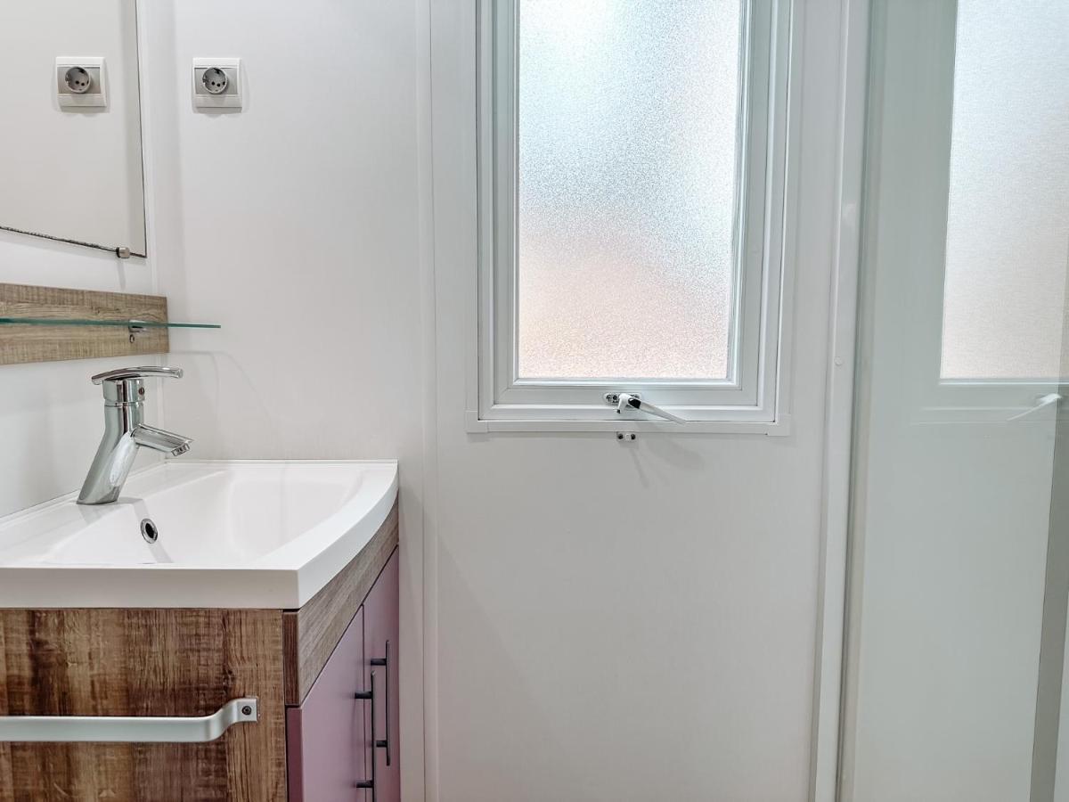 3 Bedroom Chalets Camping Lei Suves - Joycasa Roquebrune-sur Argens Exteriér fotografie